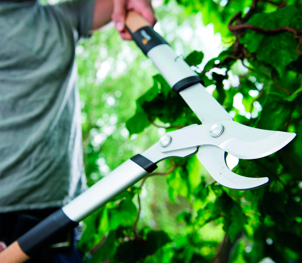 Сучкорез c приводным механизмом FISKARS PowerGear QUANTUM M 640мм photo 1