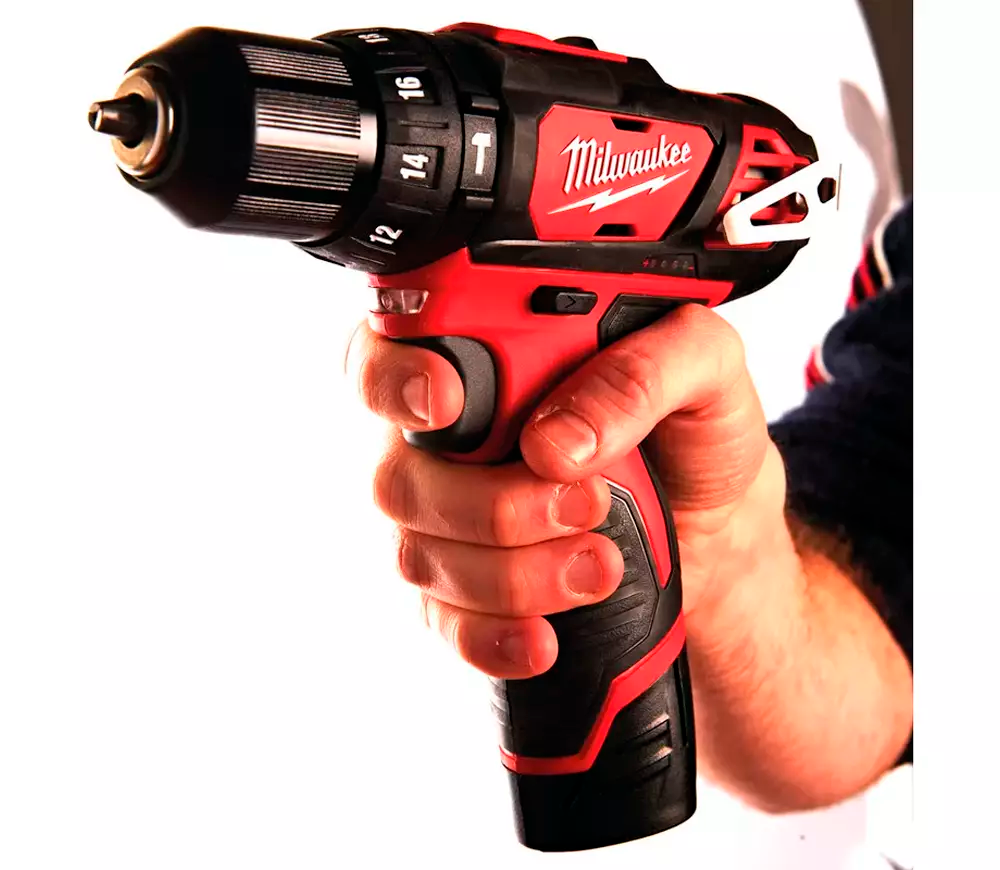 Mașină de înșurubat cu percuție cu acum. MILWAUKEE M12 BPDMC-202C 12V 2Ah photo 1