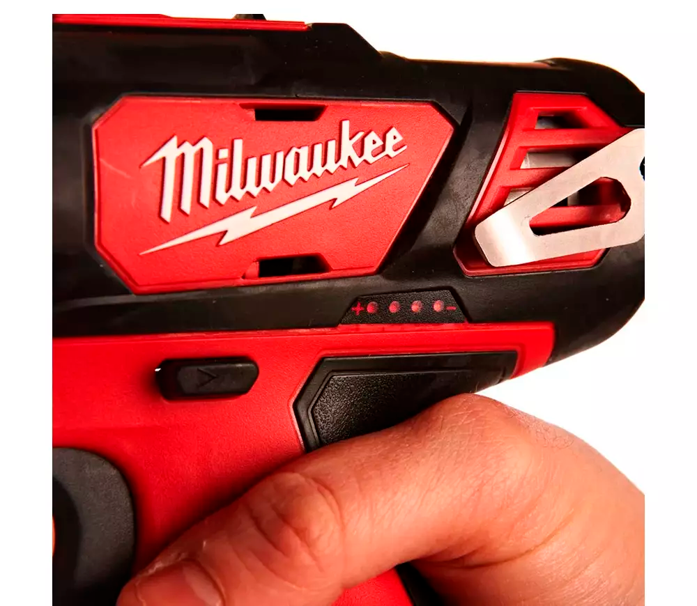Mașină de înșurubat cu percuție cu acum. MILWAUKEE M12 BPDMC-202C 12V 2Ah photo 2