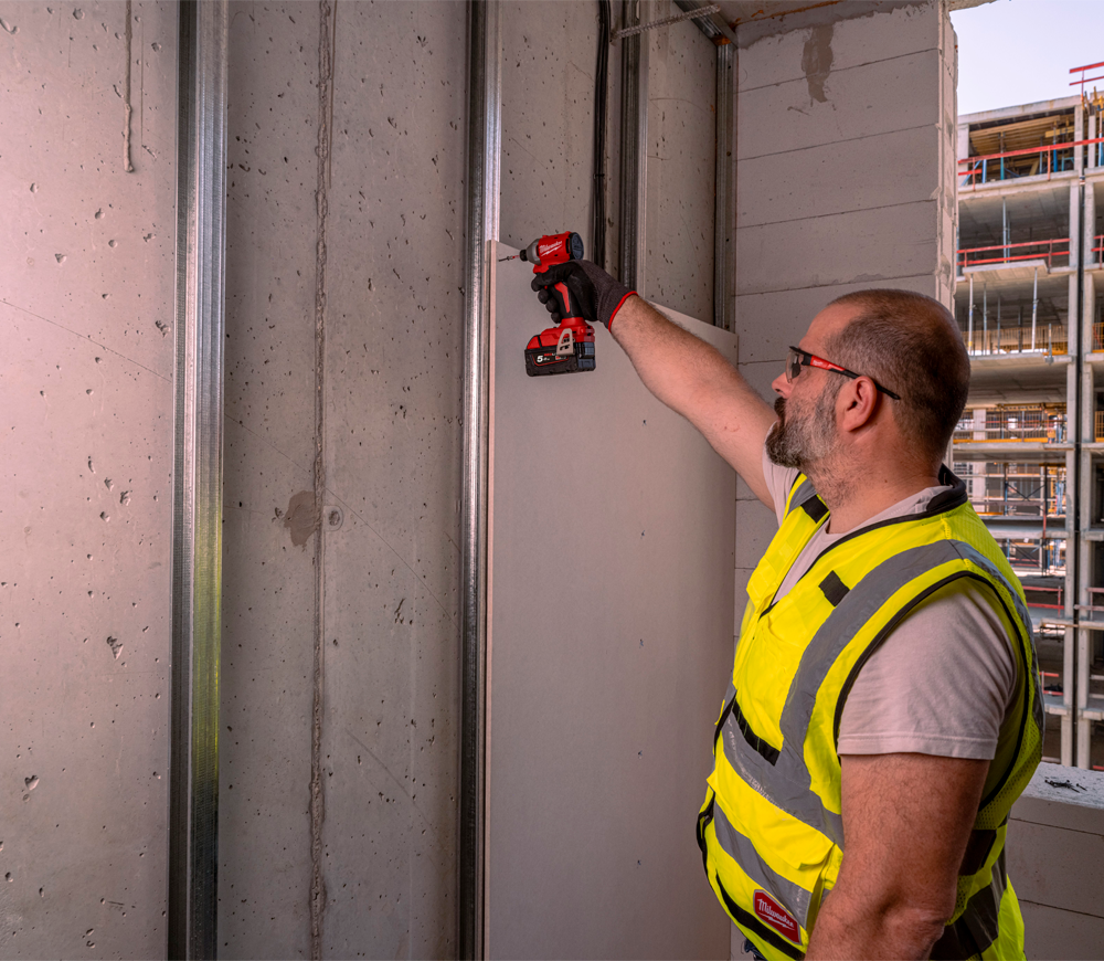 Șurubelnița cu acumulator сu impact MILWAUKEE M18 BLIDRCMC-40C 18V 4Ah photo 3