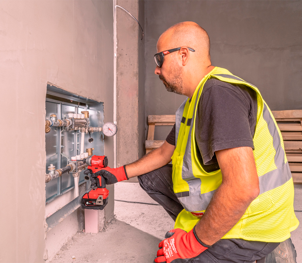 Șurubelnița cu acumulator сu impact MILWAUKEE M18 BLIDRCMC-40C 18V 4Ah photo 4