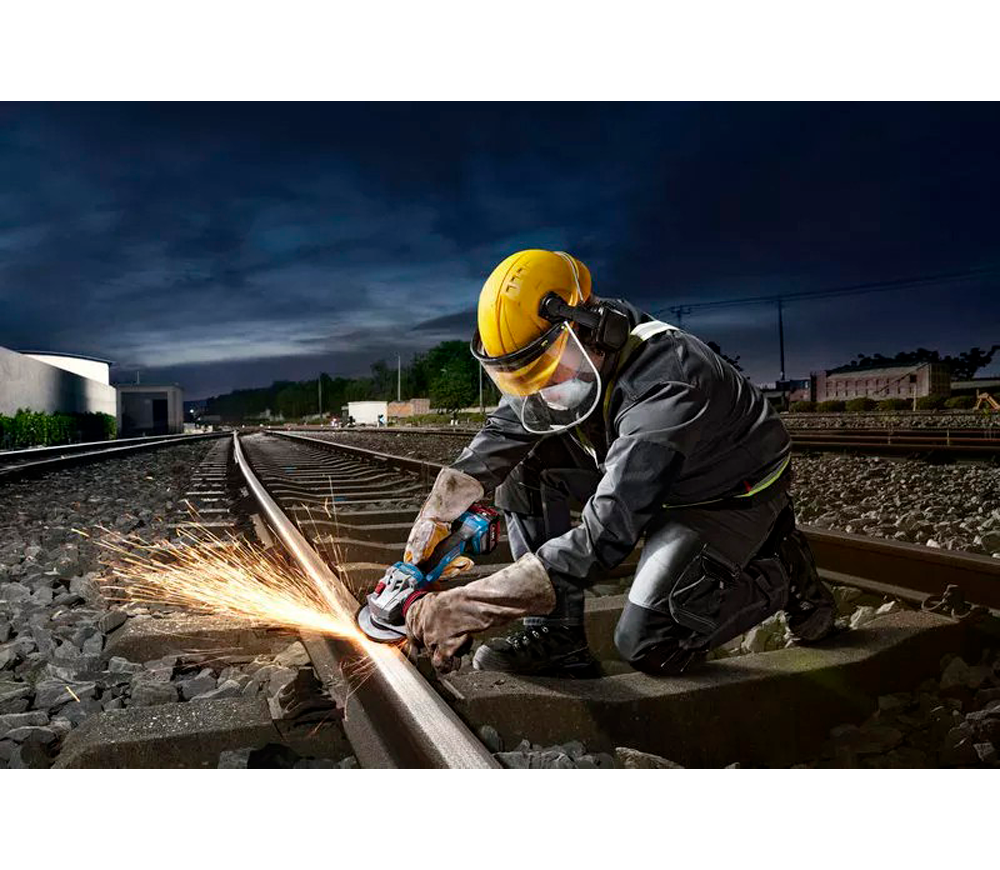 Угловая шлифмашина аккумуляторная (без АКБ) BOSCH GWS 18V-11 125мм 18В photo 0
